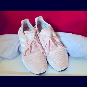 Light pink adidas✨